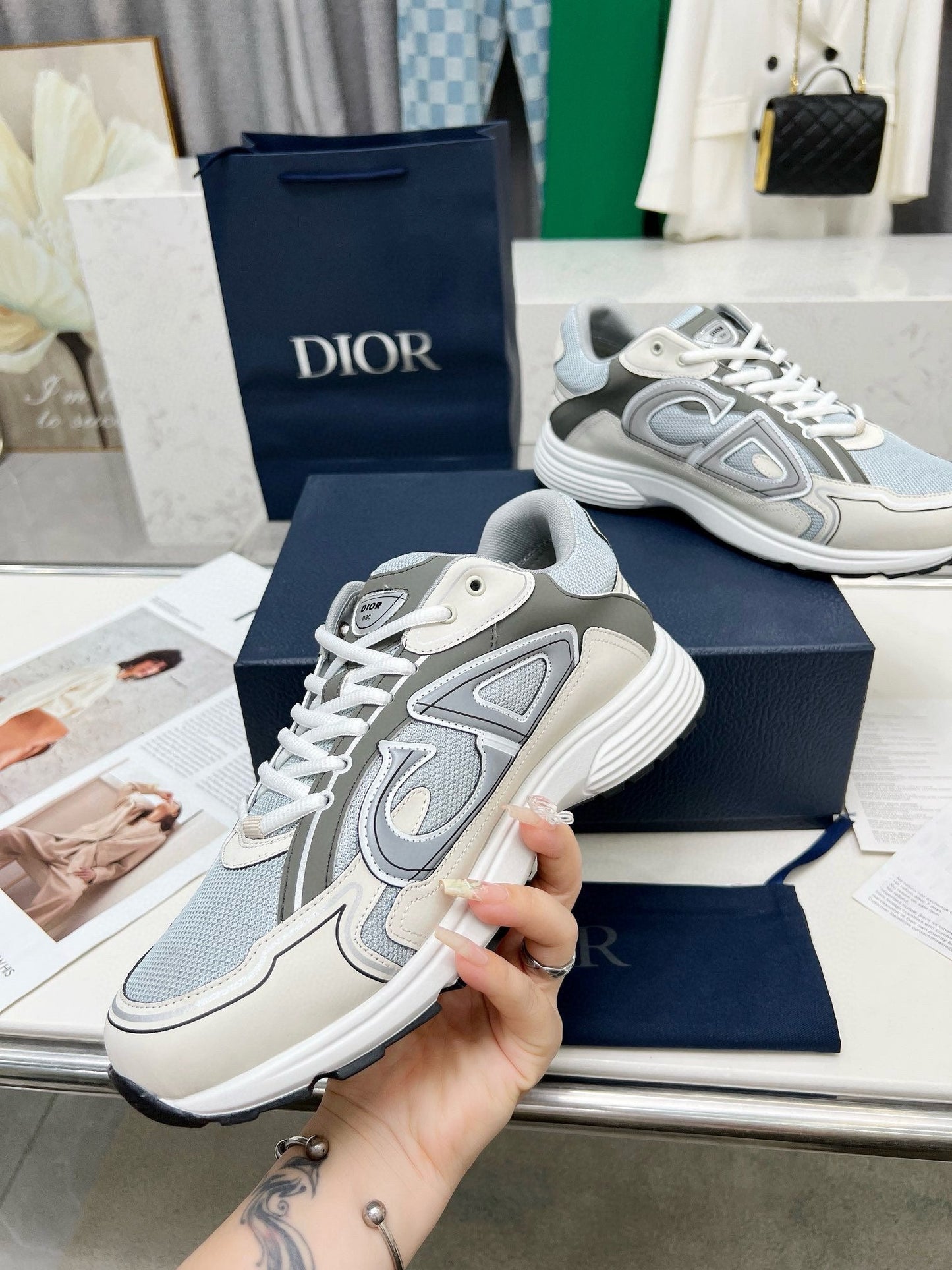 CD B30 SNEAKER GRAY AND CREAM MESH FABRIC