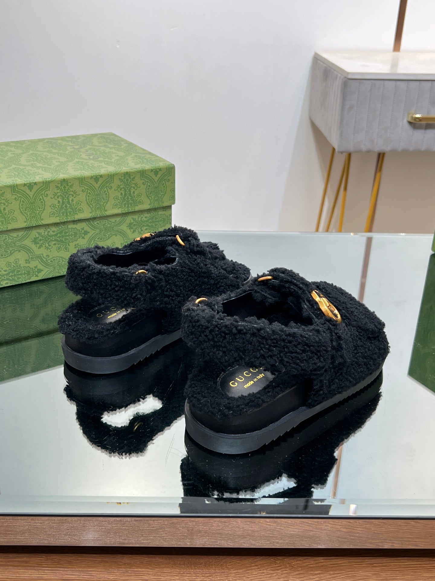 DAD SANDALS IN BLACK FLEECE