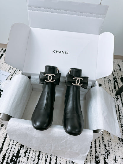 CC Ankle Boots In Black Cowhide With Bow Tie 144661