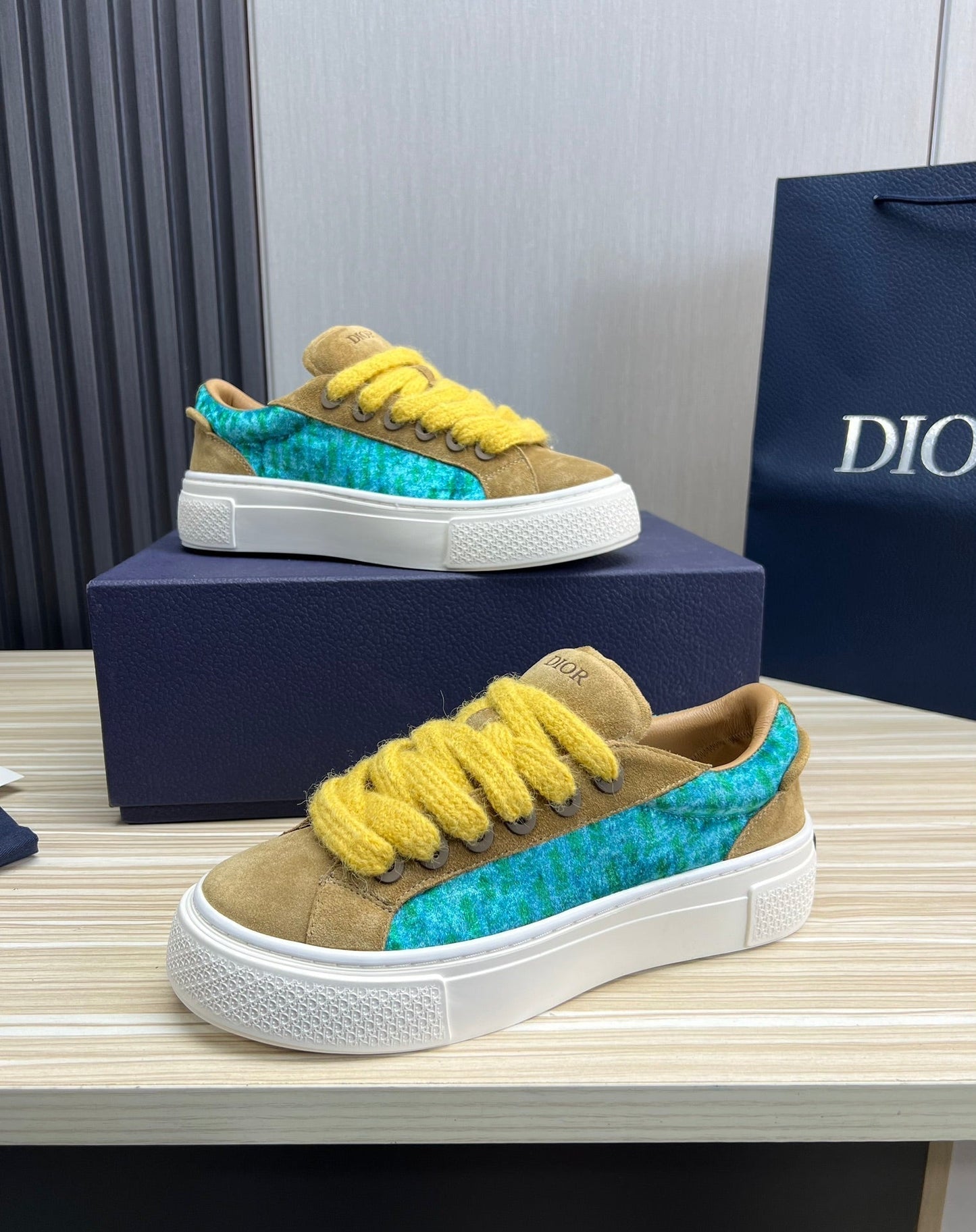 CD B33 SNEAKER FLAX SUEDE AND FABRIC