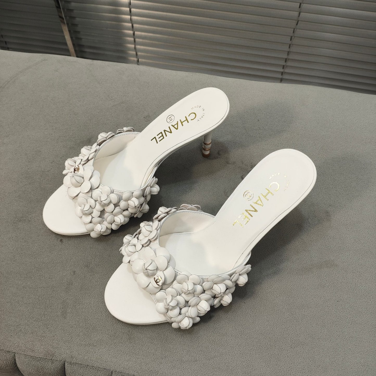 mule sandal 80 white calfskin flower
