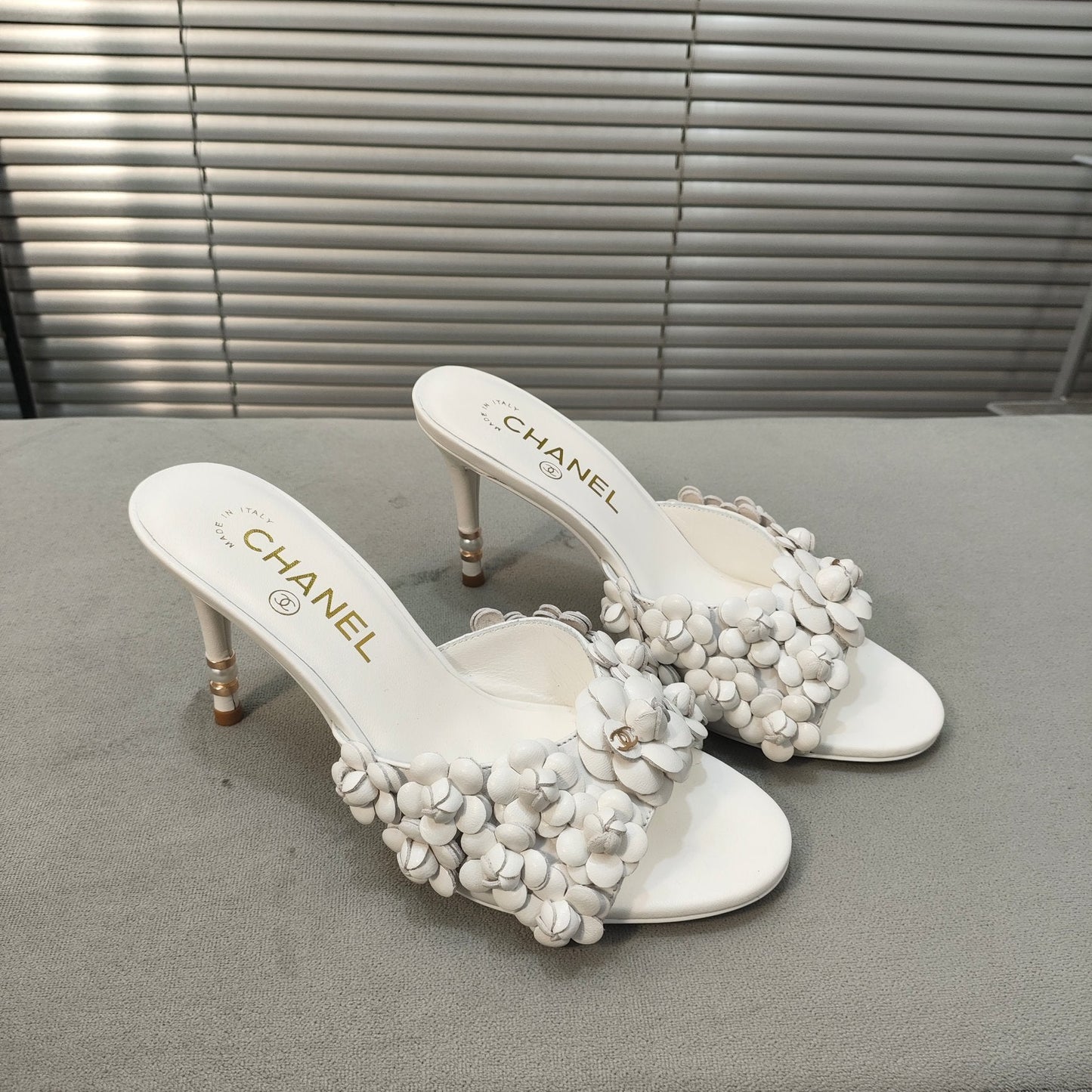 mule sandal 80 white calfskin flower