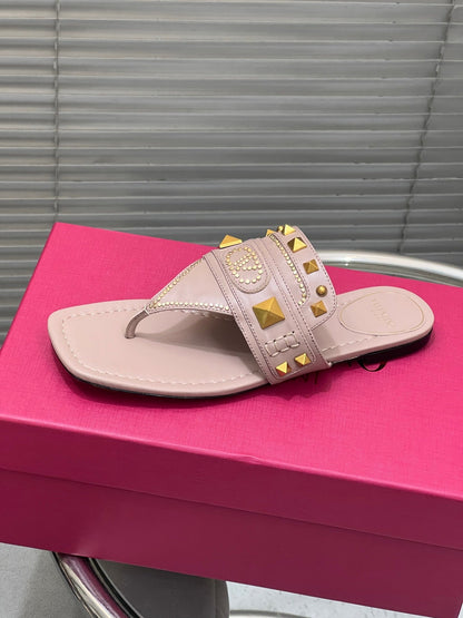 VT Rockstud Thong Sandals Pink Cowhide 334634