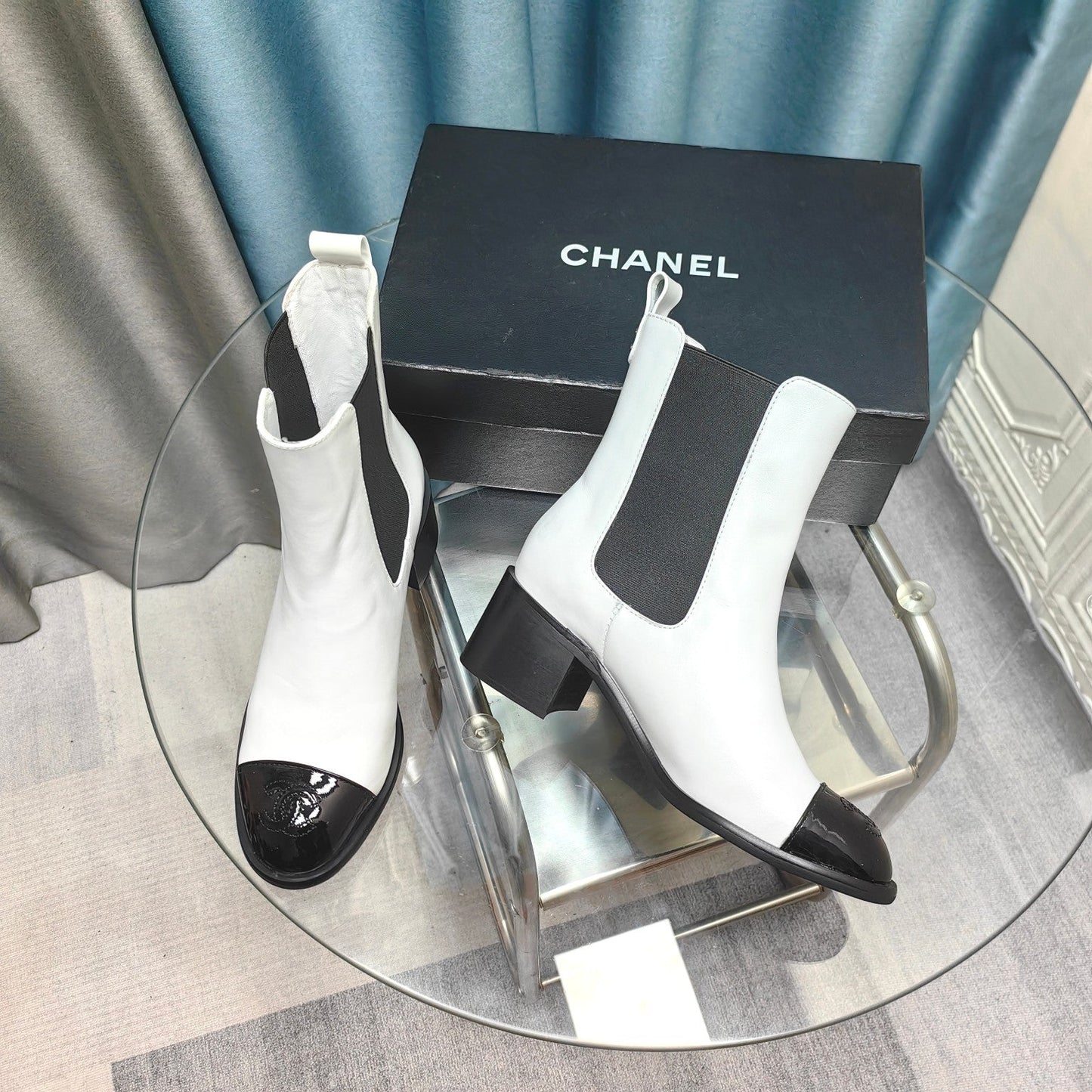 CC Chelsea Ankle Boots White Calfskin