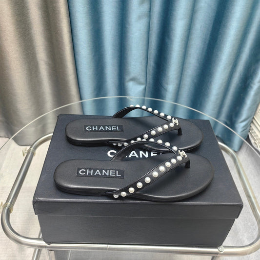 CC Thong Black Calfskin Pearl