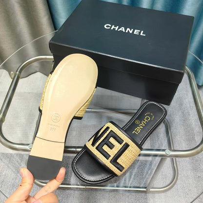 CC 25 Mule Raffia Large Logo