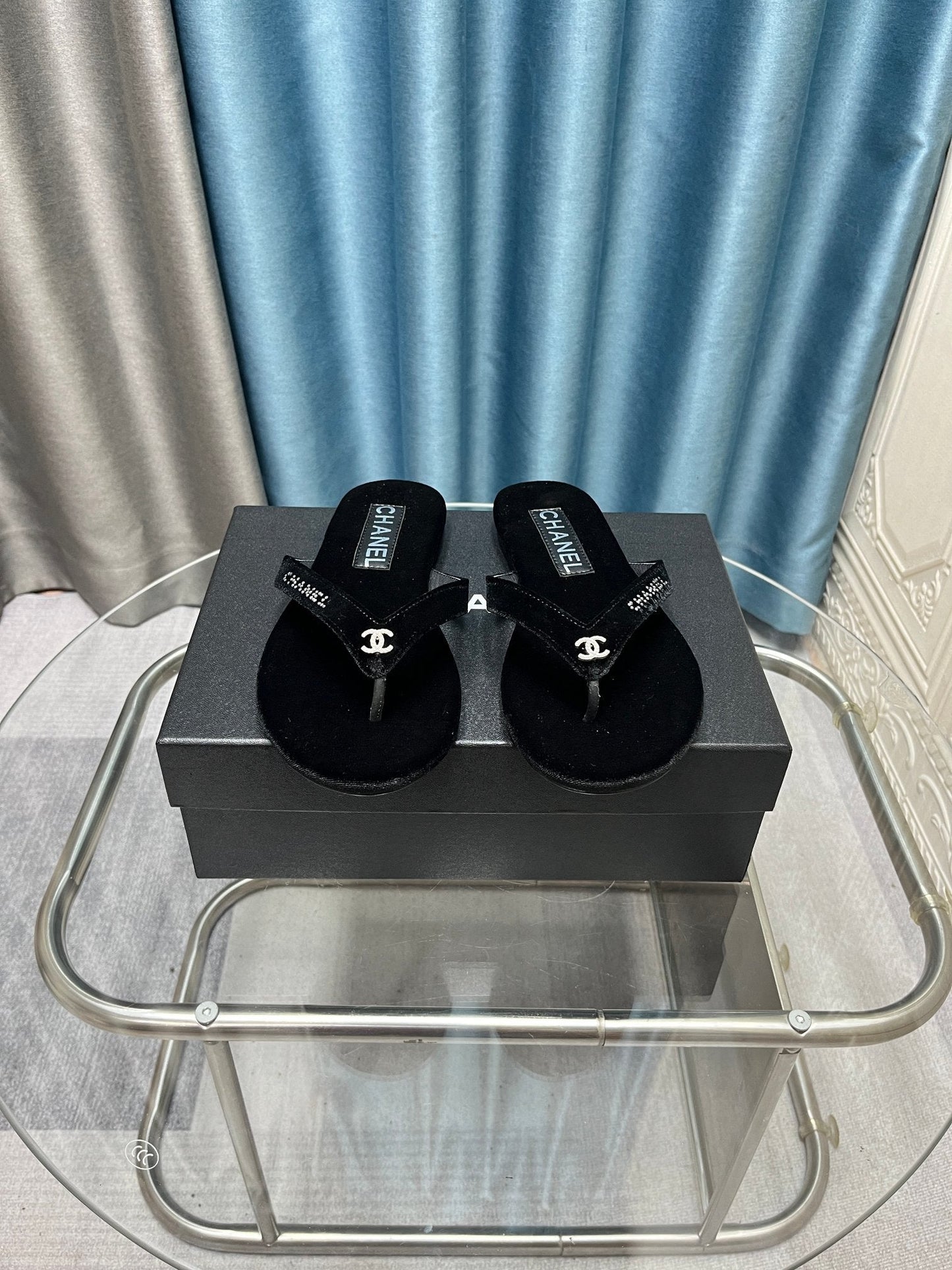 CC 25 Thong Sandal Black Velvet Diamond