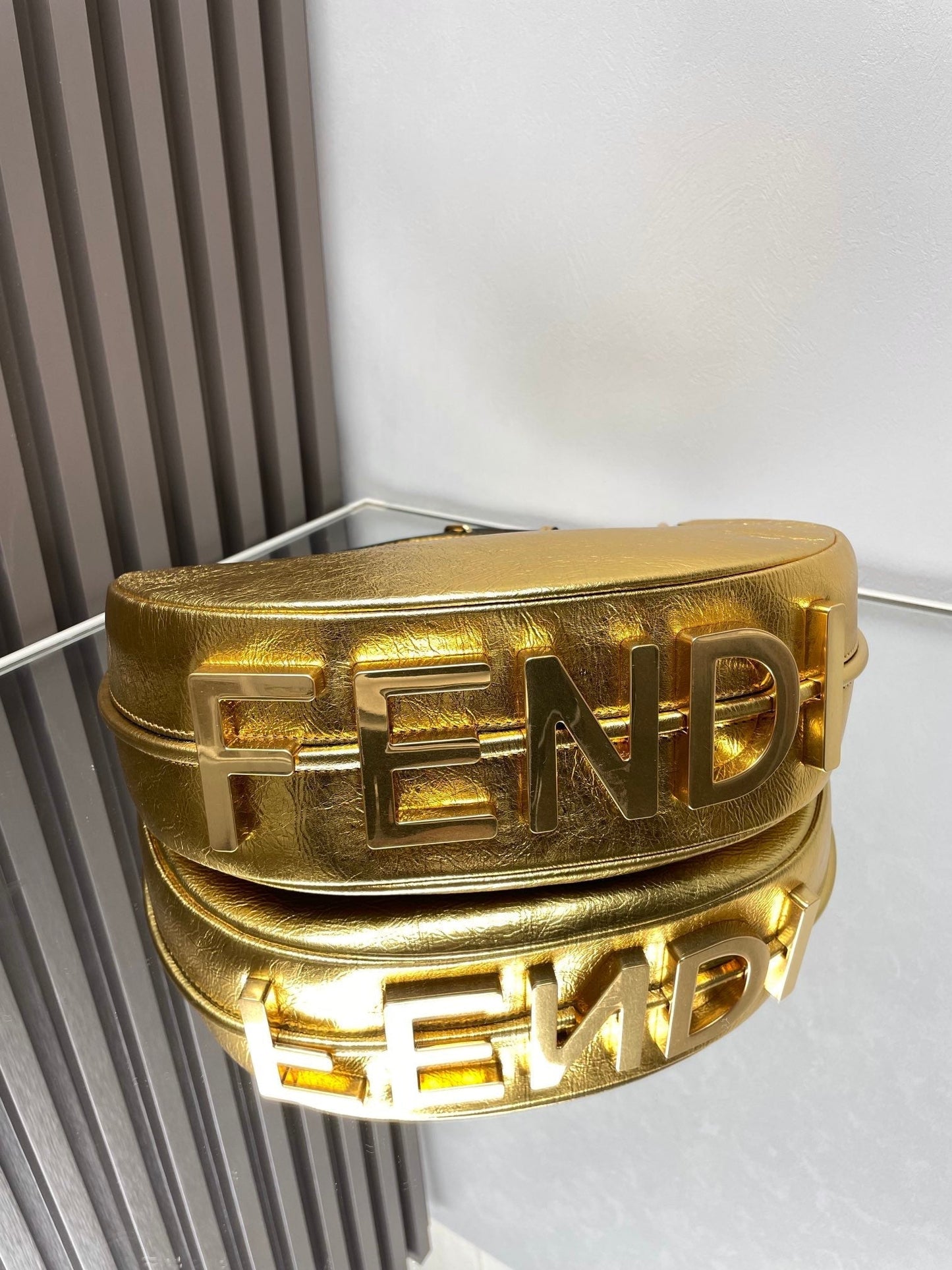 FENDIGRAPHY MEDIUM 29 IN GOLD METALLIC SMOOTH LAMBSKIN GOLD HARDWARE