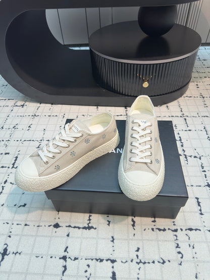 CC Low Sneaker 30mm Light Beige Mix White With Small Flowers Cavas Fabric