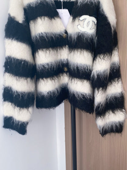 Chanel 2025  Cardigan Black mix White Wool