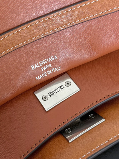 𝗕𝗮𝗹𝗲𝗻𝗰𝗶𝗮𝗴𝗮 Rodeo 22 bag brown lambskin