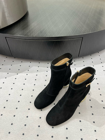 Viv Simple Elegant Boots Black Sheep Suede 365208