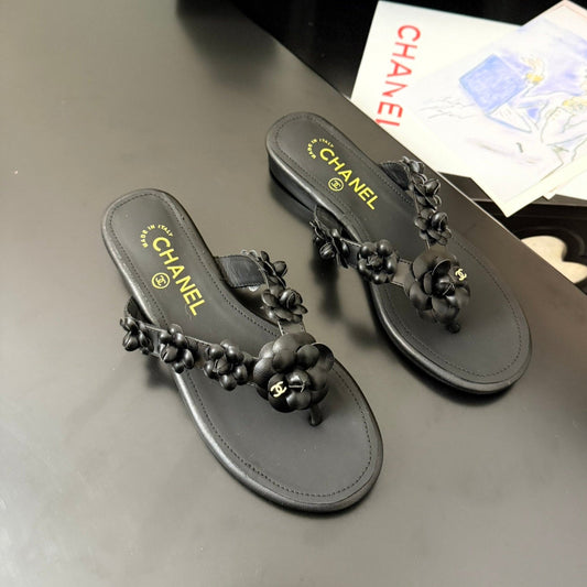 CC 25 Flower Thong Slippers Black Cowhide 233414