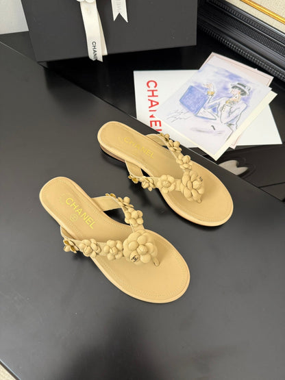 CC 25 Flower Thong Slippers Beige Cowhide 233417