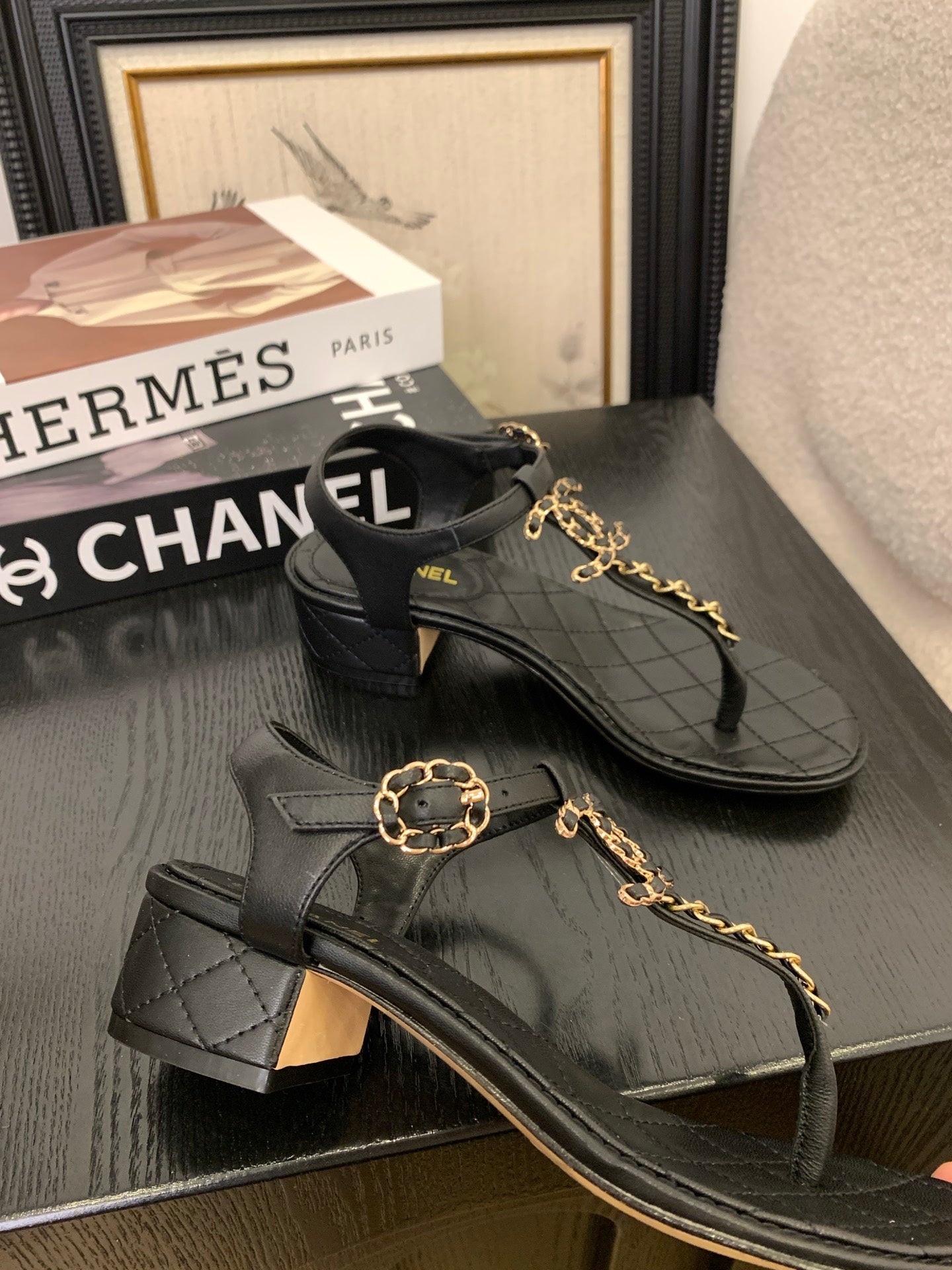 CC 25 Thong Sandal Double C Leather