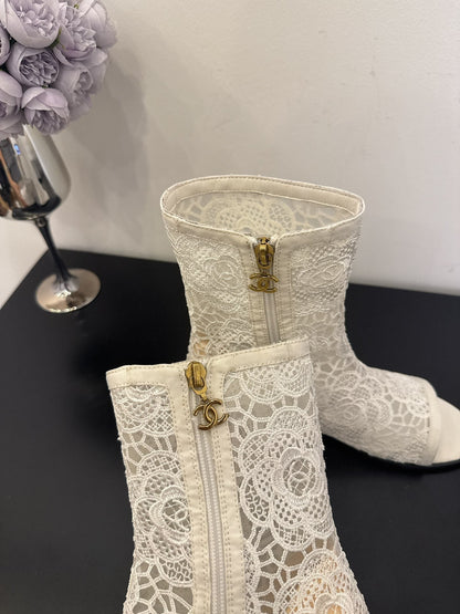 CC 25 Short Boot White Mesh 354925