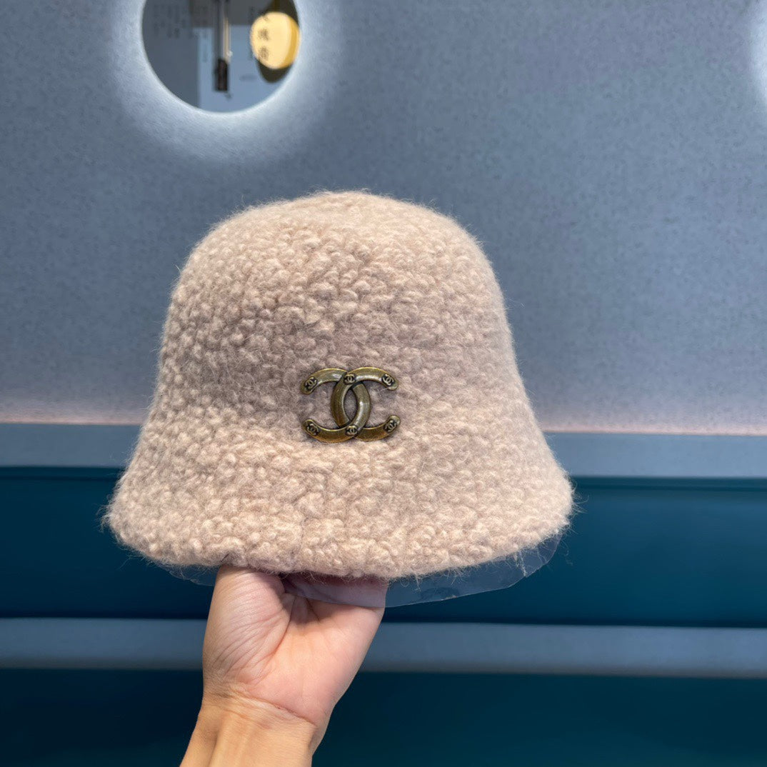 BUCKET HAT IN LIGHT PINK LAMB FUR 422034