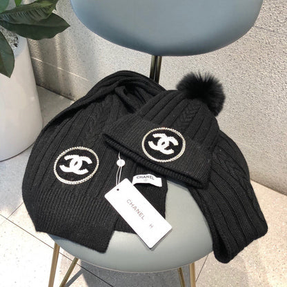 SET BEANIE HAT AND SCARF IN BLACK WOOL 424024