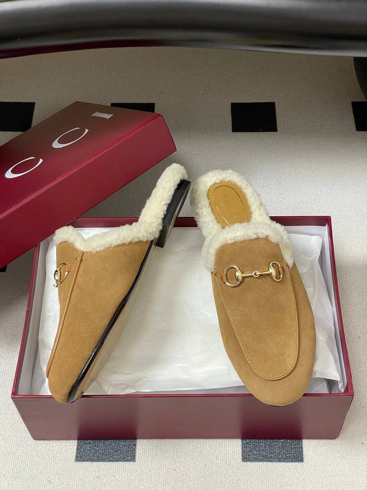 GG horsebit flat mules nude suede and wool 534708