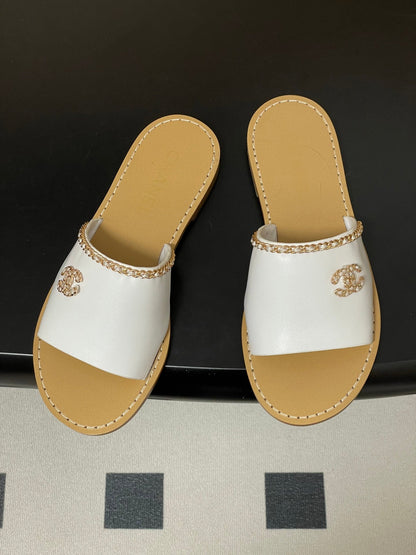 CC 26 Flat Sandal White Beige Sheepskin 593299