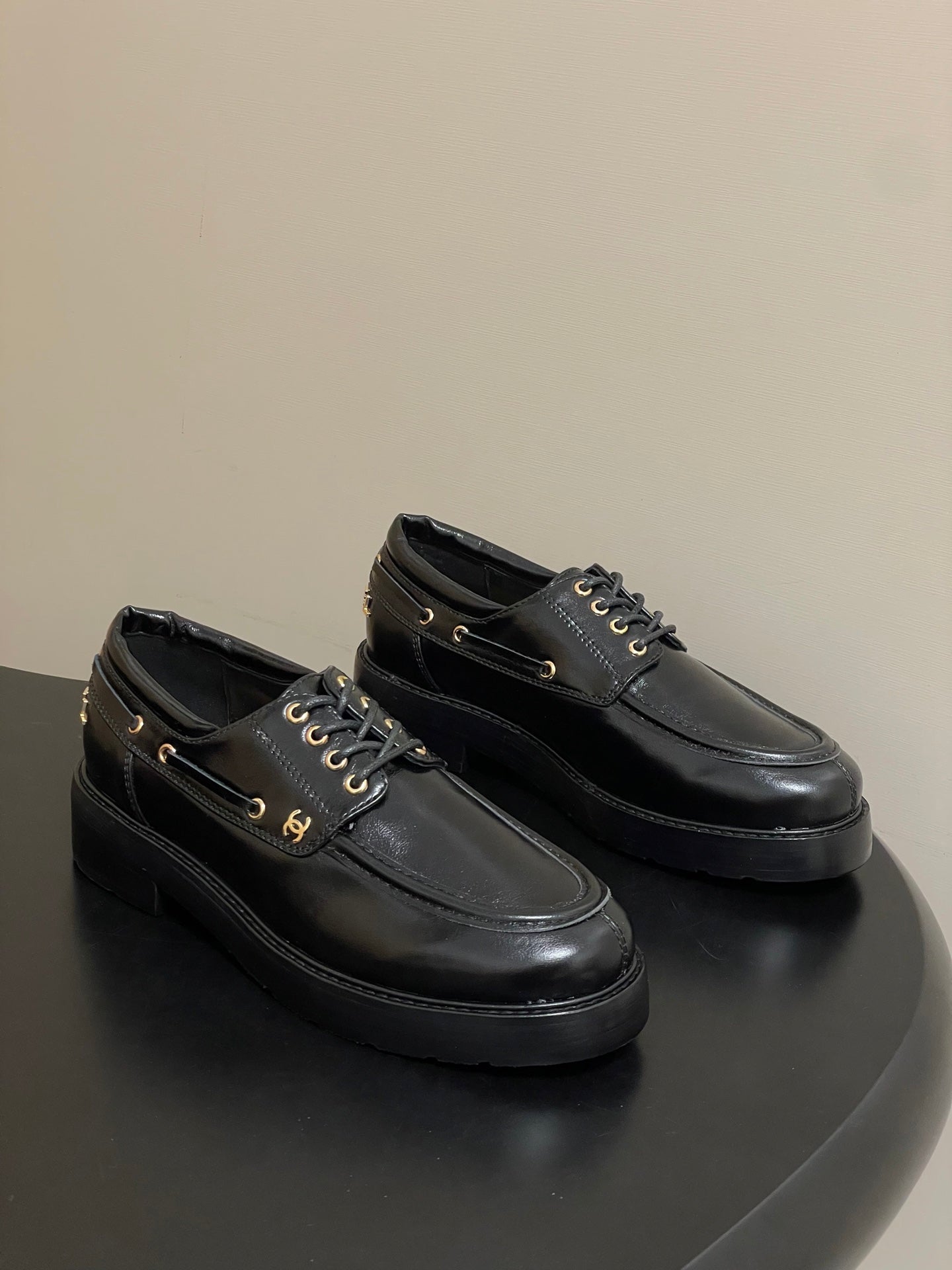 CC 26 Lace-Up Loafer Black Sheepskin 594250