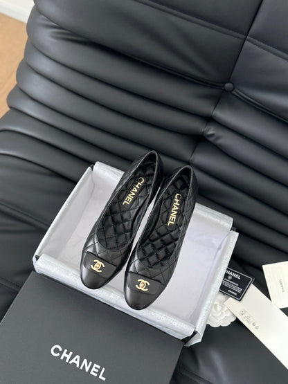 cc classic ballet flat with heel black quilted calfskin