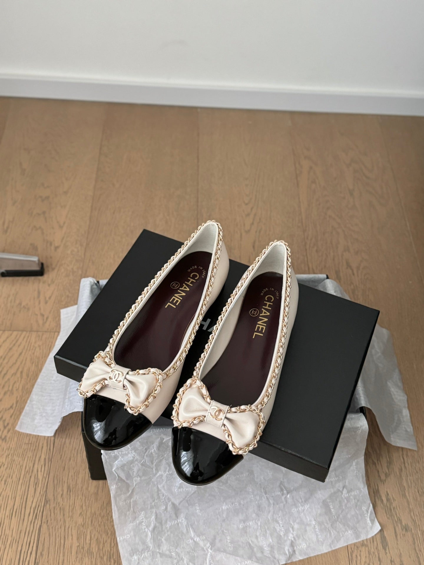 CC Ballet Flats 25mm White Chain Lambskin