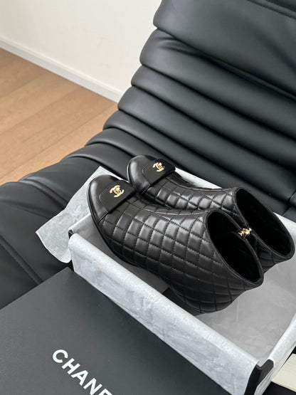 CC SHORT BOOTS 65 MM IN BLACK QUILTED PATTERN LAMBSKIN
