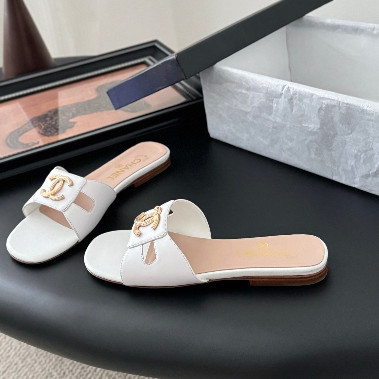 CC 25 Slippers White Cowhide 305284