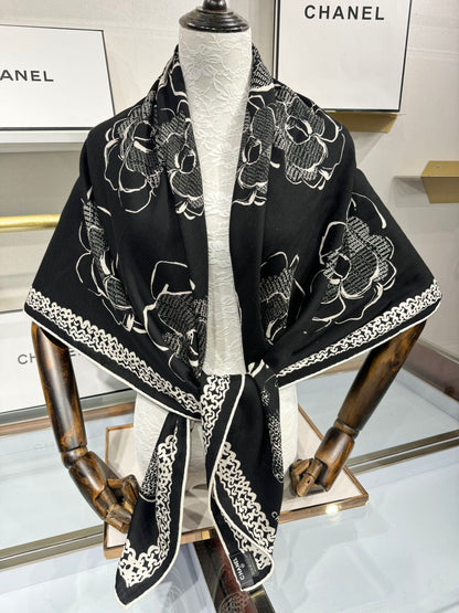 CC Square Scarf 140 CM In Black White Cashmere Silk 408418
