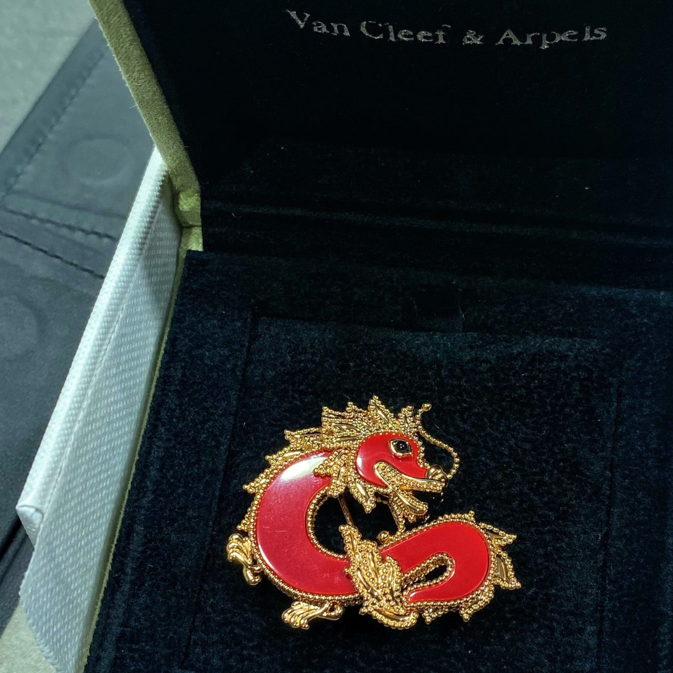 VCA Brooch 10