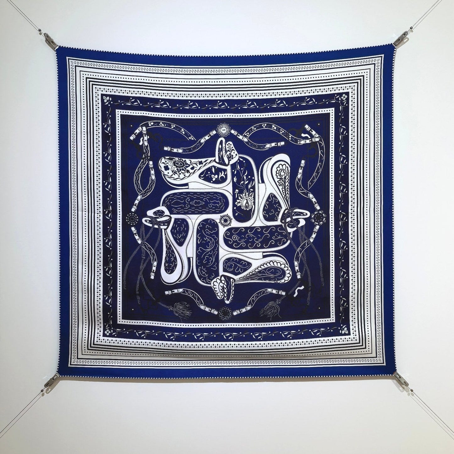 HM 26ss Amazon  Scarf 90 Dark Blue White Twill Silk 132411