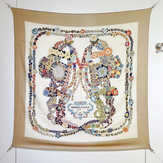 HM 26ss Amazon  Scarf 140 Beige White Colorful Twill Silk 126336