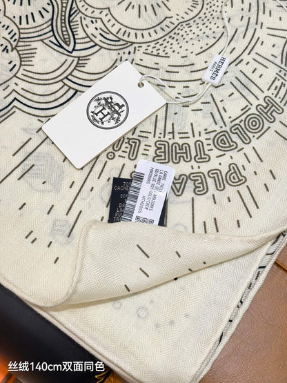 HM Connecting 140 CM White Black Cashmere and Silk 293097