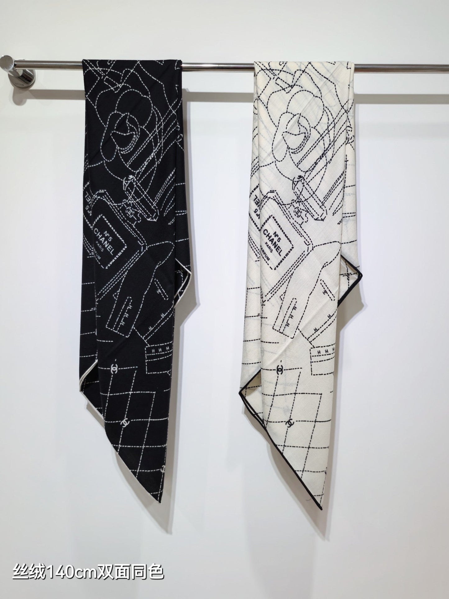 CC 25 Scarf 140CM Black Cashmere 293077
