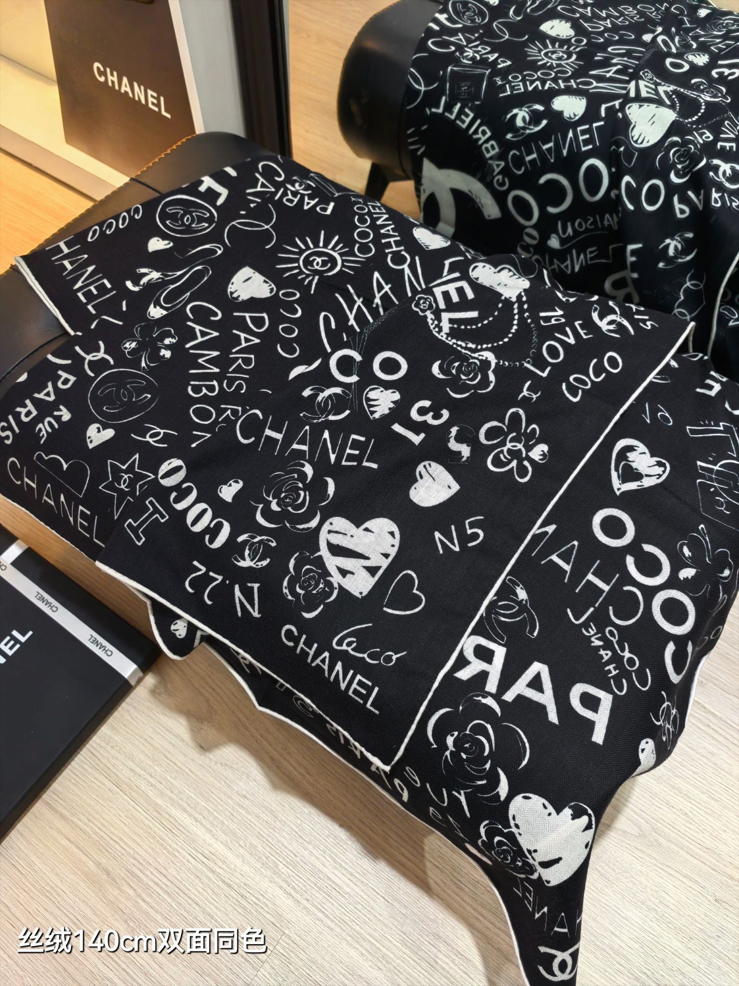 CC 25 Scarf 140CM Black White Cashmere 293081