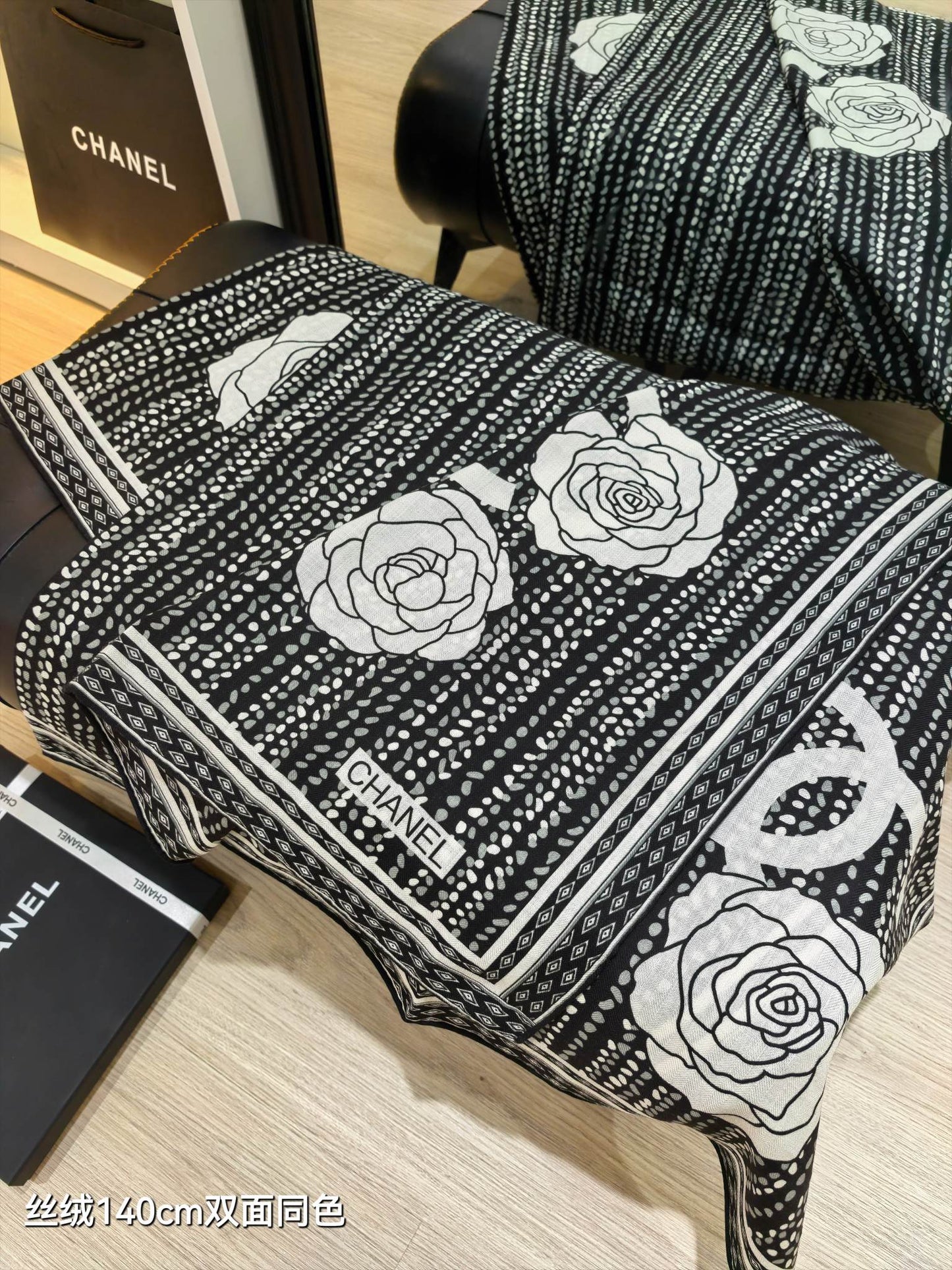 CC 25 Camellia Scarf 140CM Black Cashmere 293087