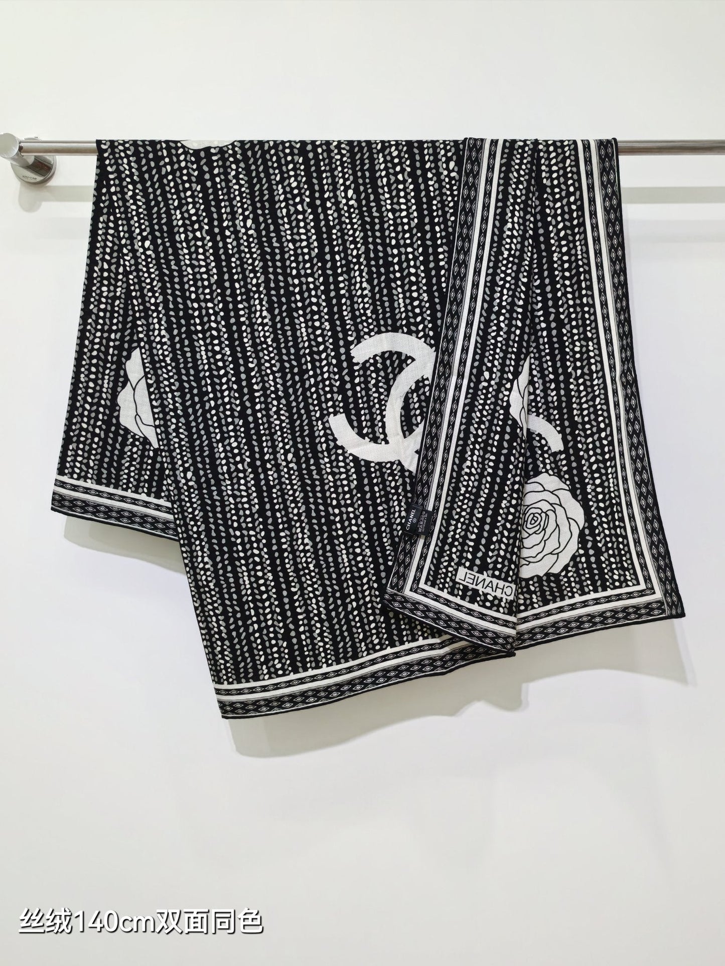 CC 25 Camellia Scarf 140CM Black Cashmere 293087