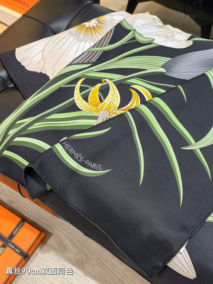 HM Eternal Bouquet 90 CM Black Colorful Cashmere and Silk 293072