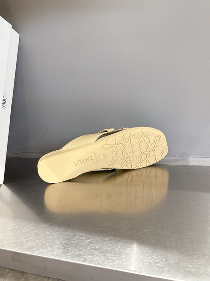 Loewe 25 Toy Panta Toe Thong Beige Sheepskin
