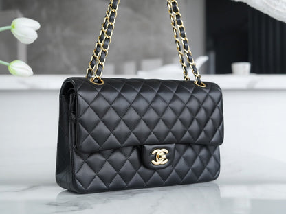 CLASSIC FLAP 25 BLACK LAMBSKIN GOLD HARDWARE