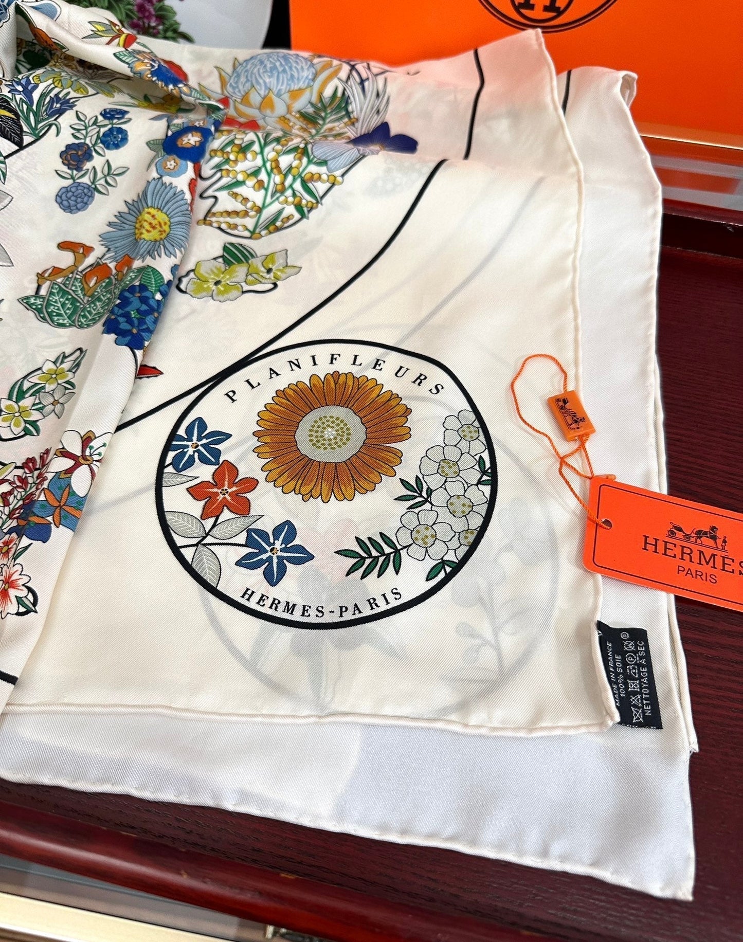 Planifleurs Scarf 90 CM White Colorful Silk 404030
