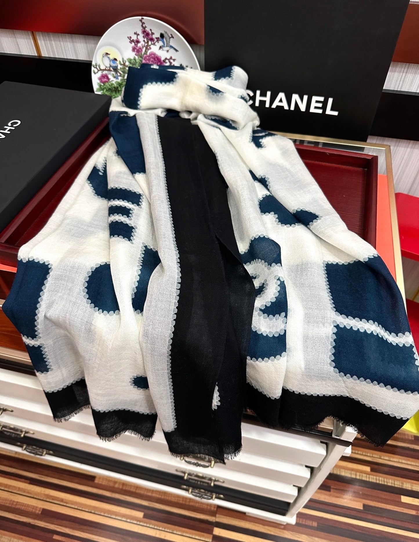 CC 25 Newest Design Scarf 200 CM In White Black Blue Cashmere 292965