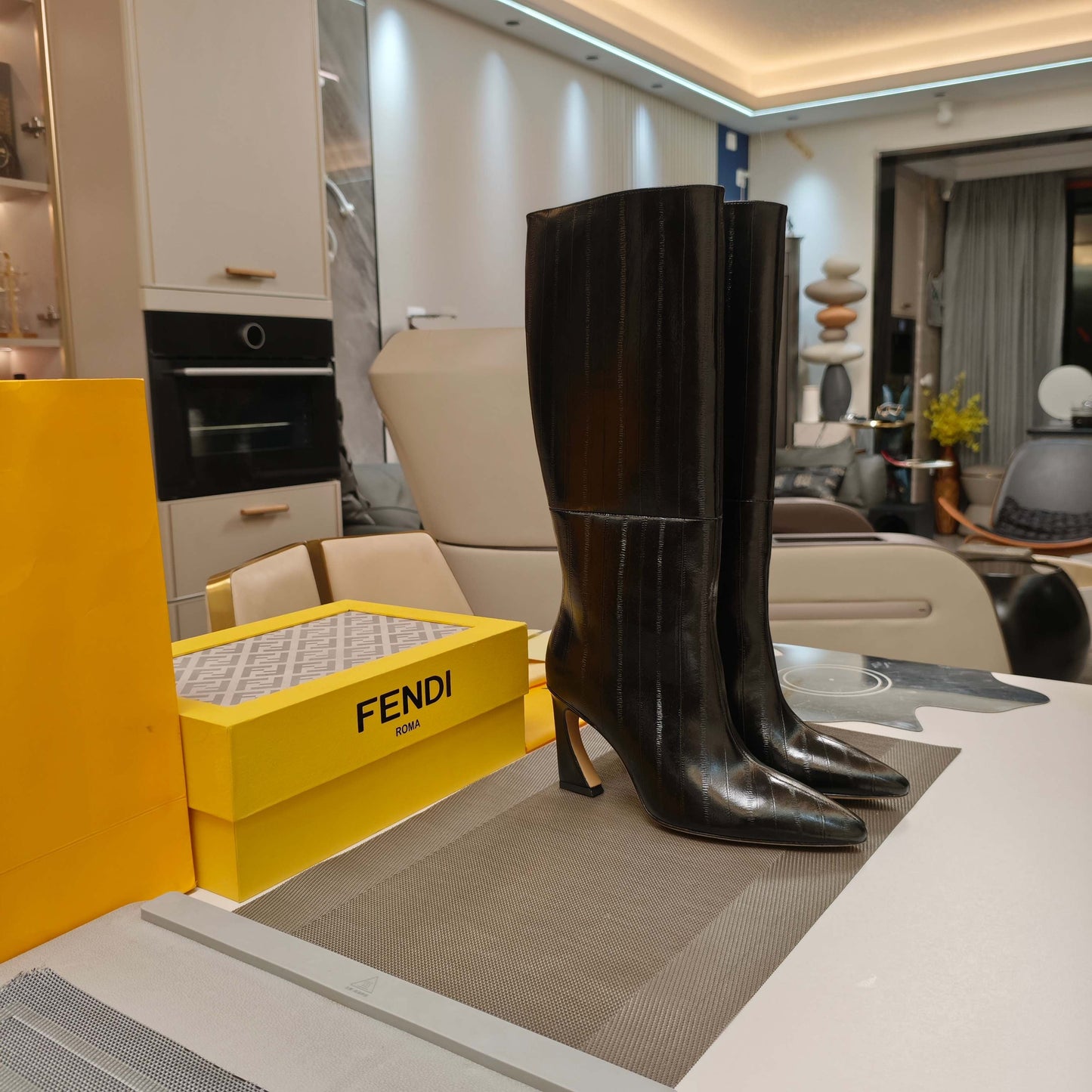 Fendi 25ss high-heeled boots black sheepskin 502718
