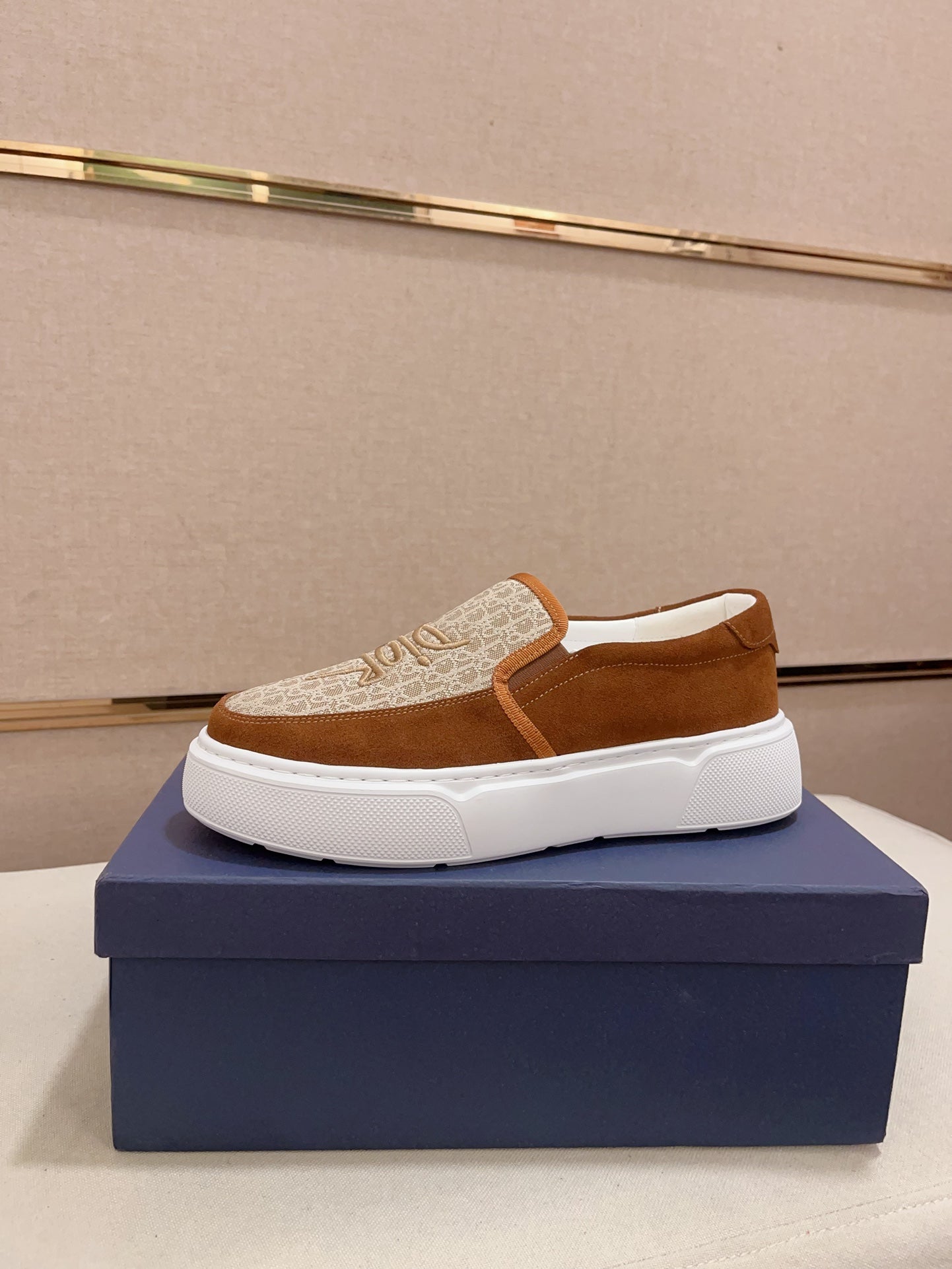 CD B23 SLIP ON RUSSET SUEDE AND JACQUARD