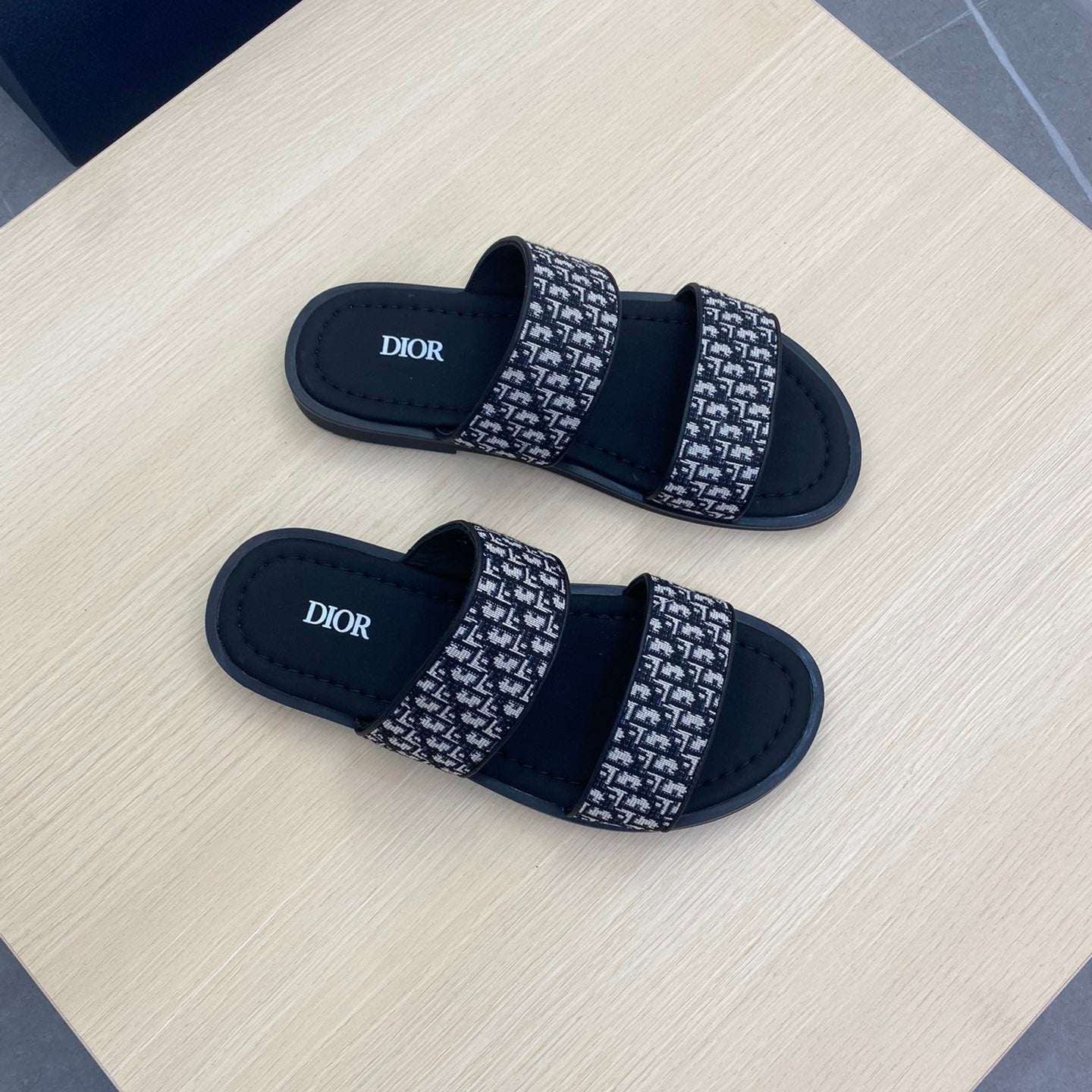 CD DOUBLE STRAP SLIPPER BLACK AND WHITE JACQUARD