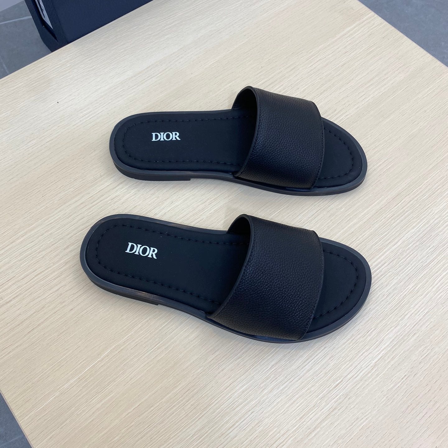 CD SLIDE ALIDAS SLIPPER BLACK GRAINED CALFSKIN