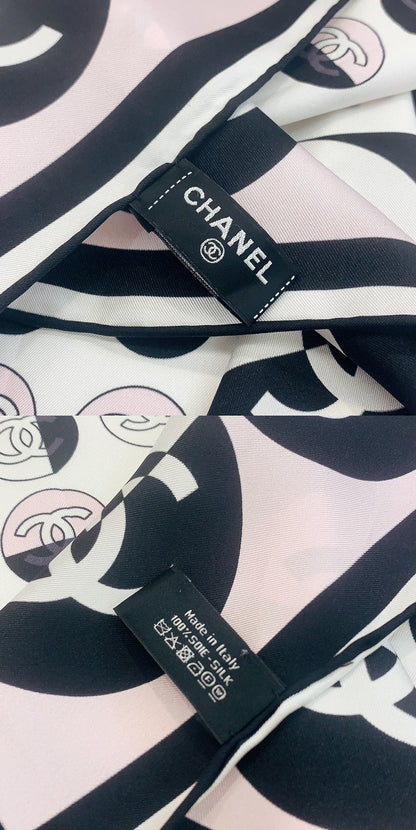 CC Square Scarf 90 CM In Light Pink Mix White Black Silk Twill 288717