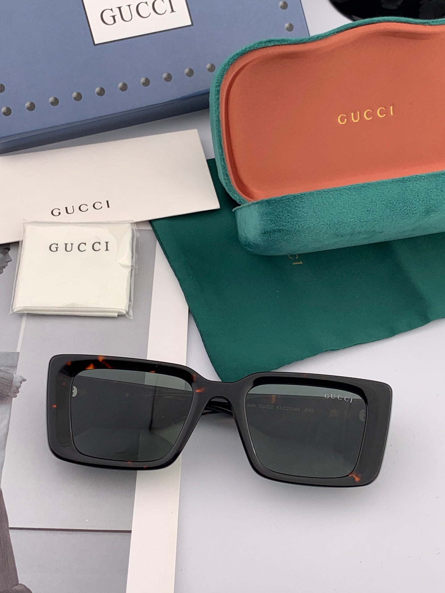 CHUNKY RECTANGULAR FRAME SUNGLASSES G204 IN ACETATE