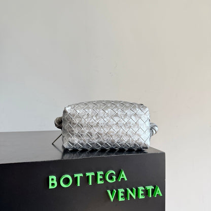 Bottega Veneta 2026 Loop Bag 21cm Silver Intrecciato Woven Leather 137119